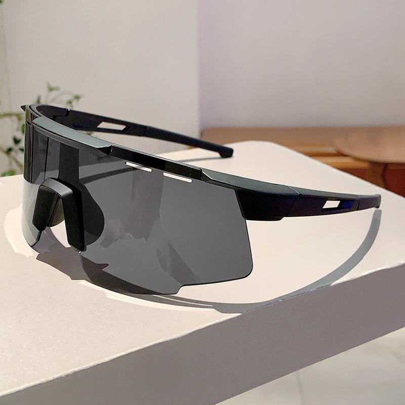 Luxury Designer Vintage Sunglasses for Women Men Outdoor Sport Goggle Windproof Punk Skiing Shades Popular Sun Glasses
