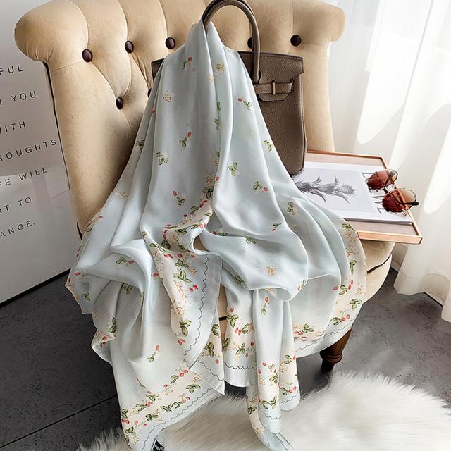 Luxury Brand Autumn and Winter Women New Style Fashion Color Matching Print Silk Scarf Lady Popular Headcloth Beach Shawl