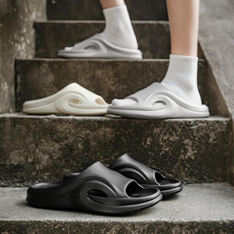 Trendige Herrenhausschuhe, leichte und atmungsaktive Ein-Wort-Hausschuhe für zu Hause, lässige Hausschuhe, coole Herrenhausschuhe