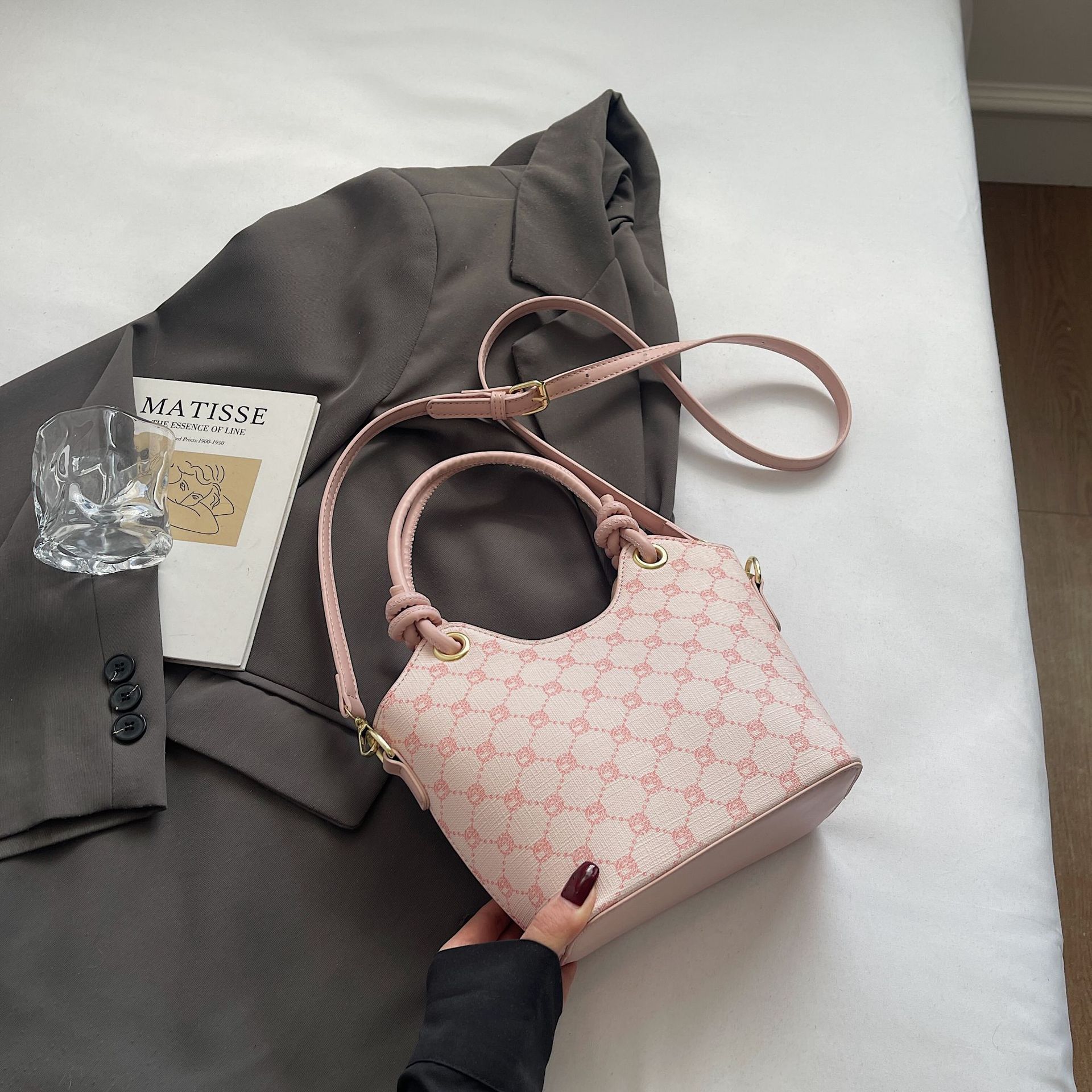 

Оптовая продажа 2025 новый модный тренд уличная мода принт контрастный цвет сумка женская большая вместимость плечевая сумка-мессенджер розовый