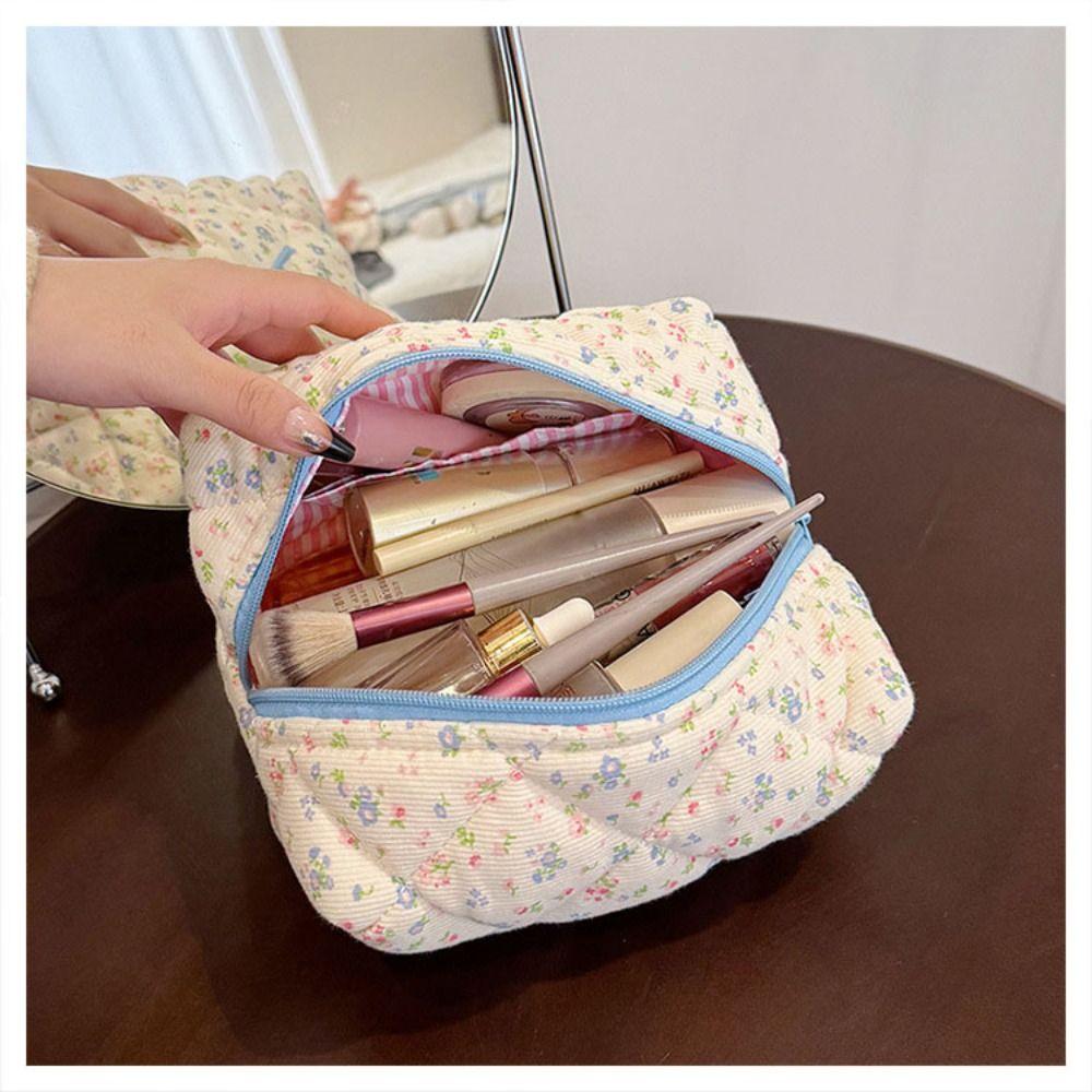 Portable Floral Quilted Makeup Bag Cotton Large Capacity Travel Toiletry Bag Lightweight Zipper Cosmetic Organizer