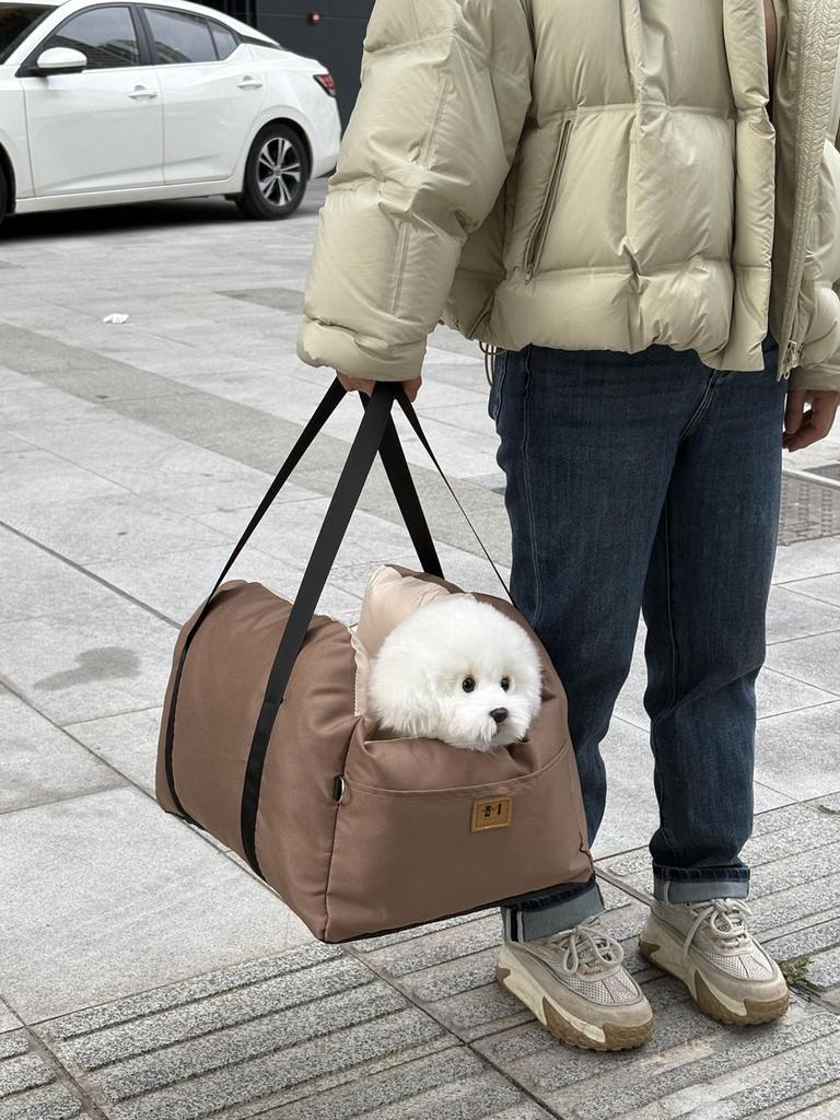 Portable Car Safety Pet Seat: Removable, Washable and Cozy Travel Nest for Dogs and Cats