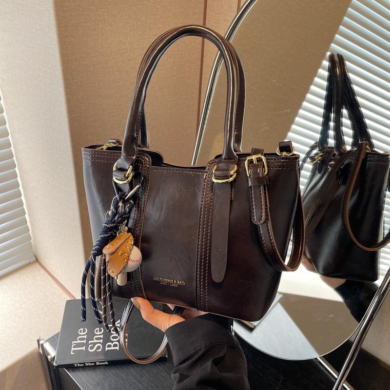 Premium Retro Handbag Women's New Niche Fashion Shoulder Messenger Bag Casual Commuter Bag