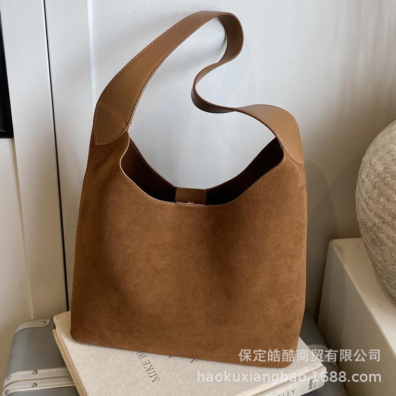 Large capacity bag women's 2025 new trendy autumn and winter premium sense retro suede shoulder bag commuter tote bag
