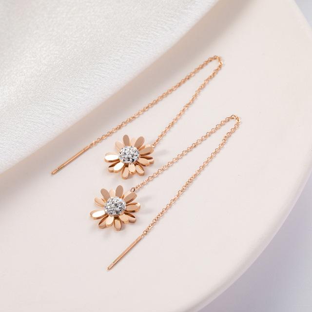 

Модная цепочка с кисточками, маленькие серьги-капли с кристаллами ромашки для женщин, цвет розового золота, ювелирные изделия из нержавеющей стали для ушей, женский подарок