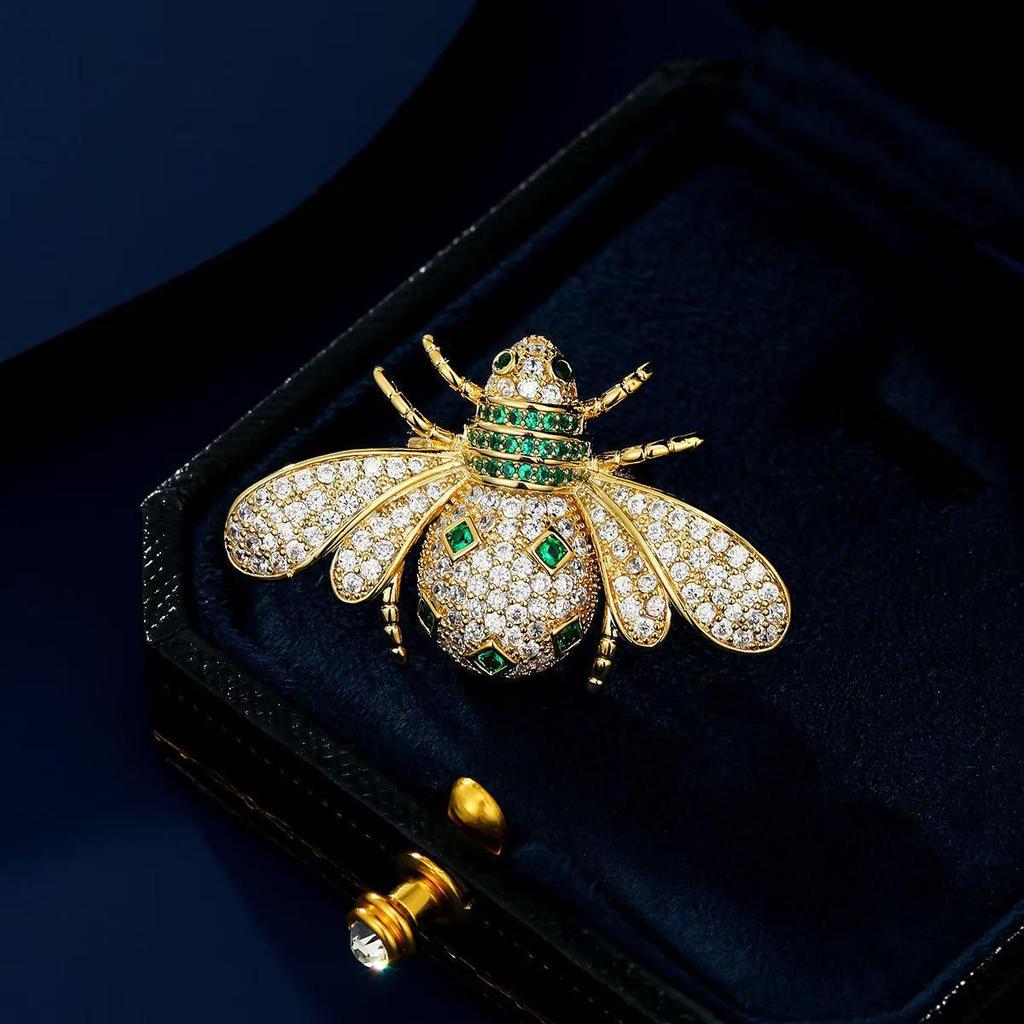Elegant Pearl Brooch - High-End Minimalist Clothing Accessory