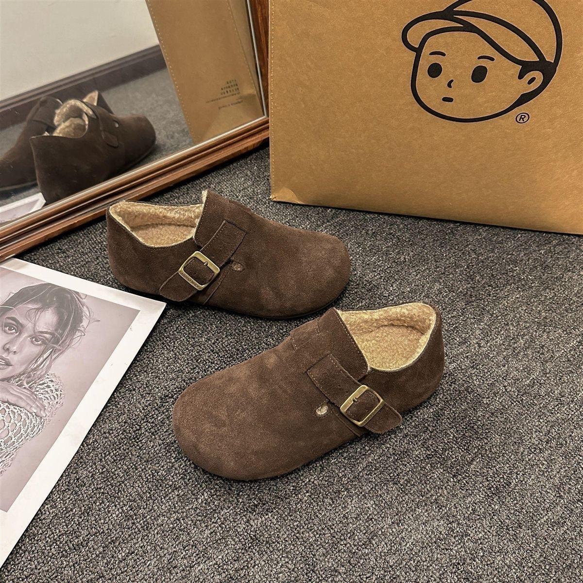 

Soft leather Birkenstocks women s hairy bag head half slippers outer wear 2025 new autumn and winter velvet flat-bottomed maternity cotton slippers 40 кавовий