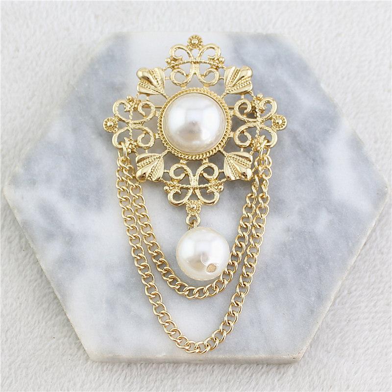 

1 Piece Retro Baroque Light Luxury Korean Version Pearl Hollow Chain Fringed Brooch High-end Design Corsage Jewelry білий