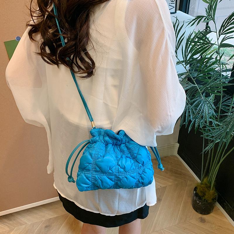 Fashion Korean Ins Pleated Cloud Tote Bag Women Solid Color Casual Simple Bubble Foo Bag Trend Soft Crossbody Bag Handbag
