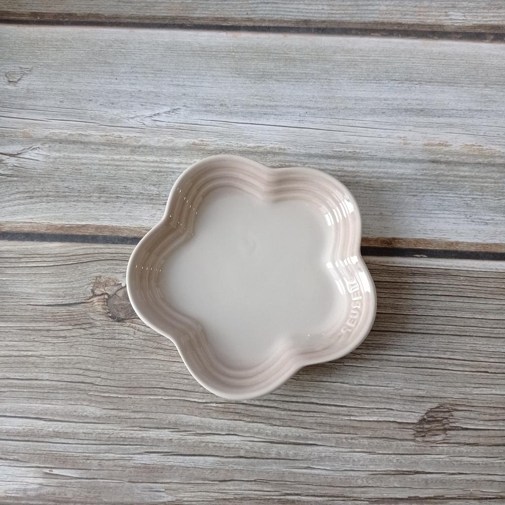 Le Creuset Kühle Farbe Pflaumenblütenform Soßenschale Keramik Unterglasur Essteller Französischer Stil Universell Einsetzbar Spülmasch...