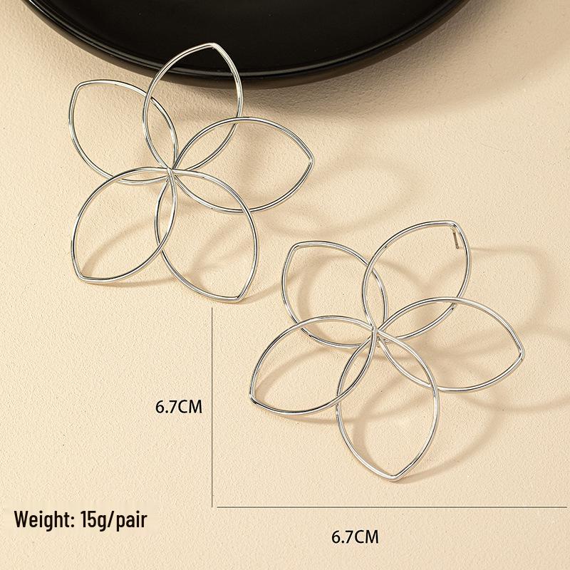 Pendientes de Flores Huecas Retro Estilo Coreano: Diseño de Nicho Elegante para Mujeres
