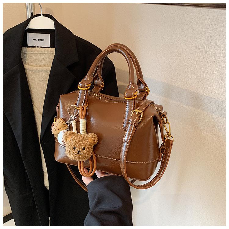 

Винтажная сумка Бостон 2024: Высококачественная европейская и американская дорожная сумка кроссбоди через плечо для женщин Without pendants коричневый