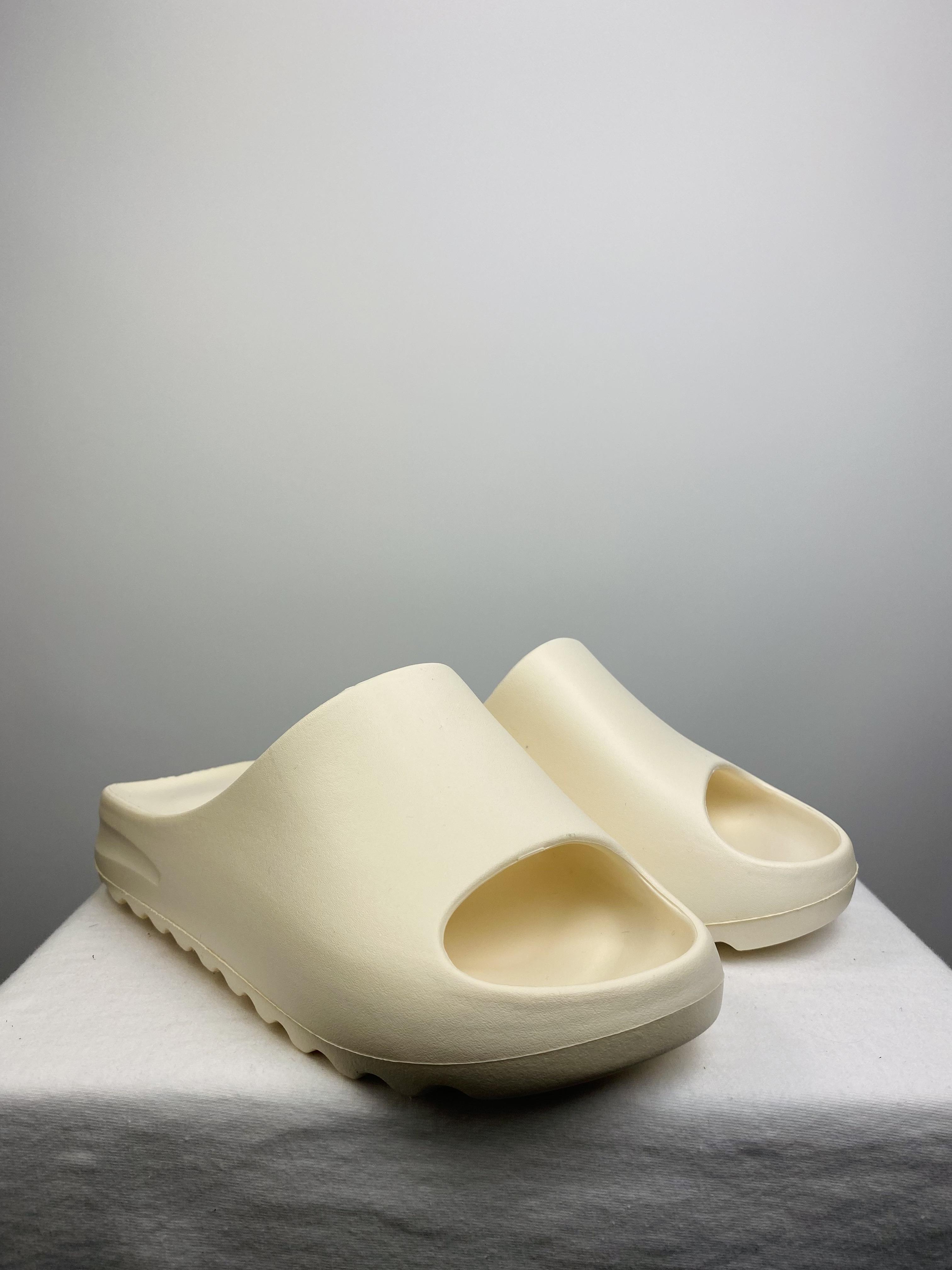 

Шльопанці жіночі Prima d Arte 5127 36 Молочний 36 молоко, білий колір