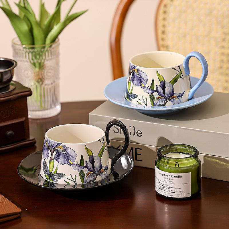 Prémiová keramická sada šálků, hrnek, šálek na kávu, suvenýr, odpolední čaj s kosatci, šálek s podšálkem pro pár, lehký luxus a vynikající