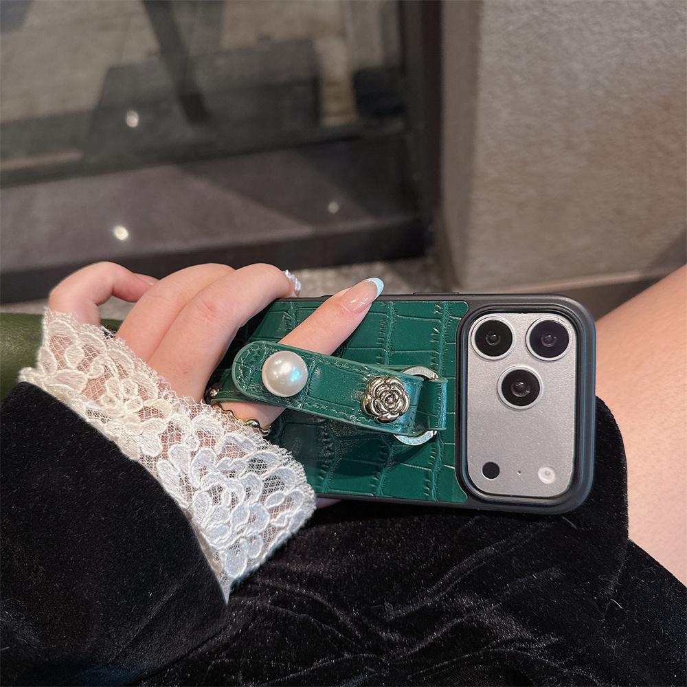 Elegant Luxury C Stylish Crocodile Pattern Phone Case for iPhone 17 Pro Max 16 15 14 13 Pearl Rose Wristband Protective Cover