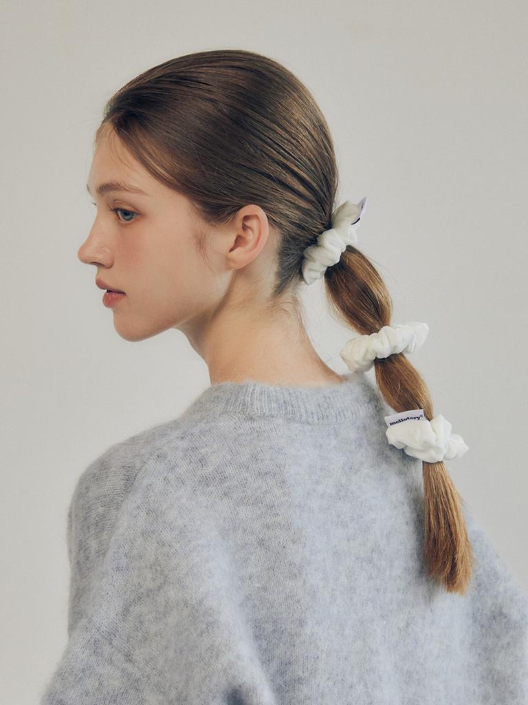 Mellotory Mini Velvet Scrunchie (White)