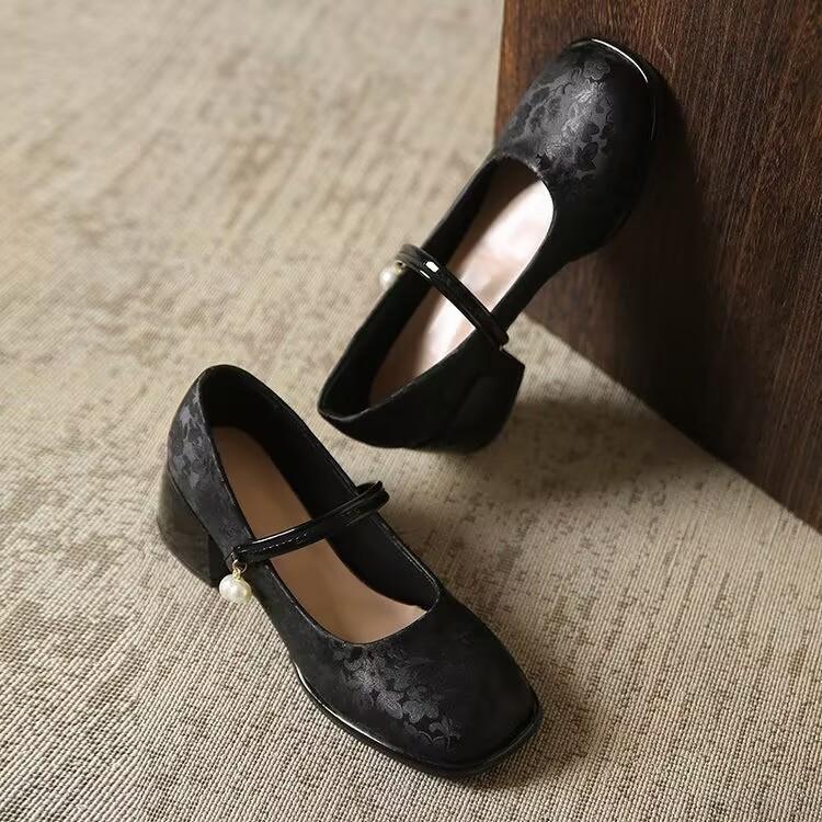 

Туфли Мэри Джейн детские 2025 новые популярные одинарные туфли весенние элегантные толстые высокие каблуки одно слово пуговица квадратная головка новые китайские туфли 40 чёрный