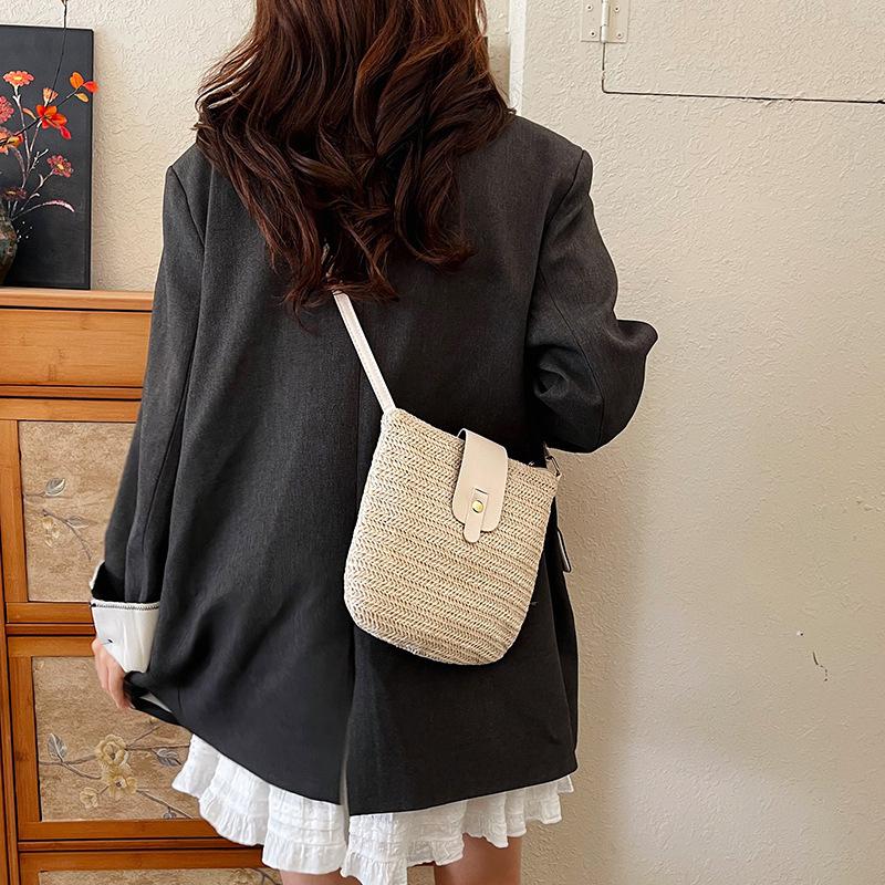 Women Messenger Bags Woven Summer Top-Handle Bags Handmade Fashion Holiday Casual Simple Saddle Lady Straw Bag AVE