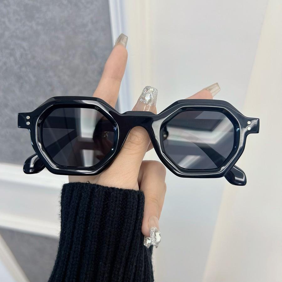 Classic Fashion Sunglasses Women Menshoupai