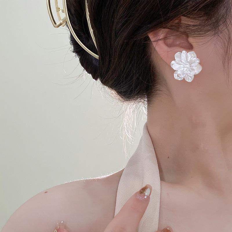 Painless Pearl Tassel Ear Clips for Women - Niche Design, No Piercing Required