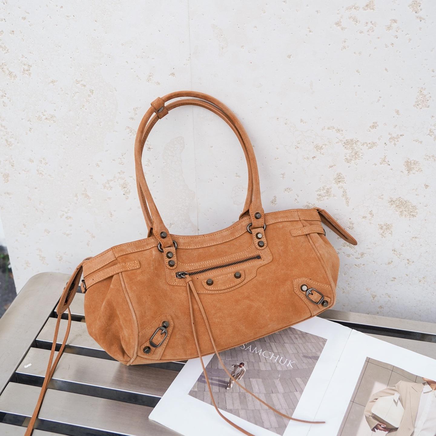 

Genuine Leather Women s Bag Brand Same Style Rivet Motorcycle Bag Trendy Bag High-End Feel Large Capacity Single-Shoulder Diagonal Bag Handbag 32x9x17cm коричневый