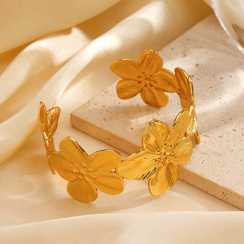 Roestvrij Staal Metaal Holle Bloem Open Armband Voor Vrouwen Vintage Goudkleurige Brede Verstelbare Manchetarmbanden Sieraden Cadeau