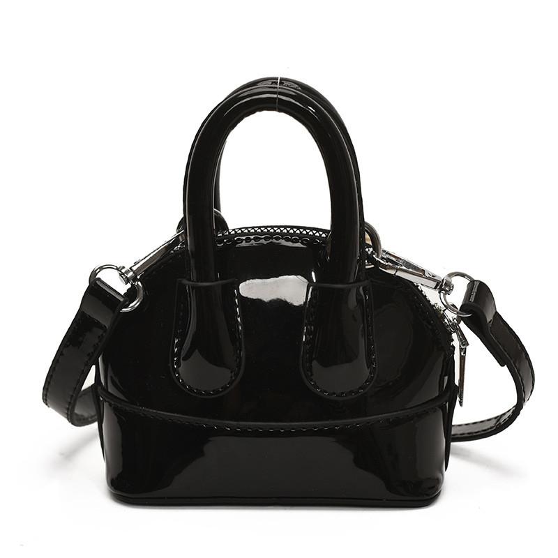 

Elegant Shape Shell Messenger Bag With Solid Color And Glossy Leather For Daily