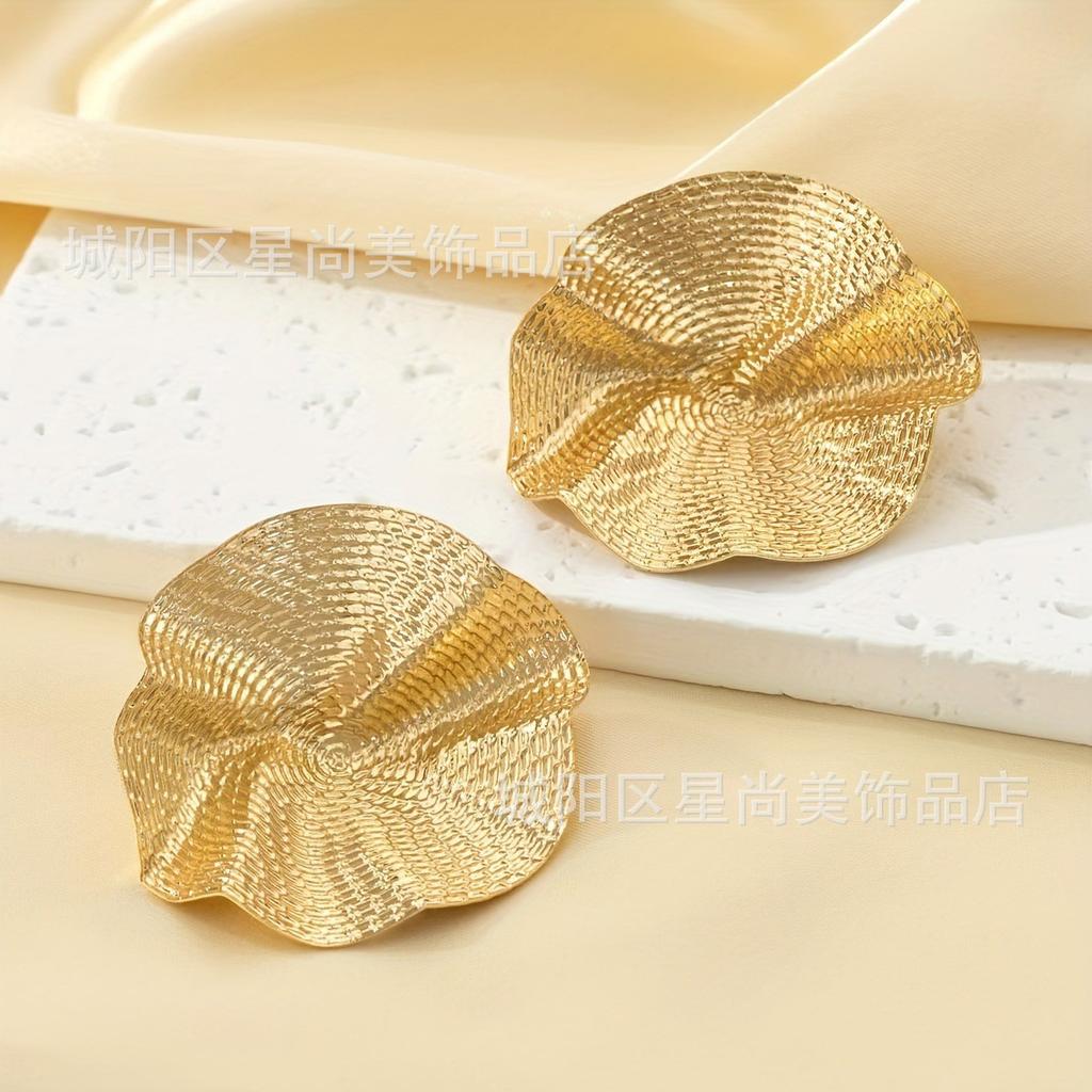 Folded lotus leaf design fashion earrings personalized Internet celebrity exaggerated accessories dinner accessories, fashionable and versatile