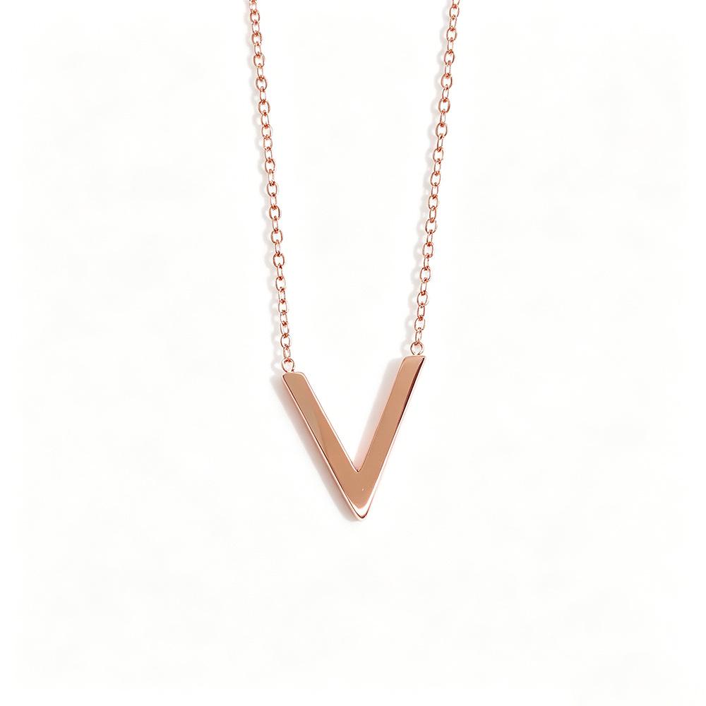 Korean Style 18K Rose Gold V-Shape Titanium Steel Necklace for Women – Classic Versatile Letter Clavicle Chain Temperament Jewelry