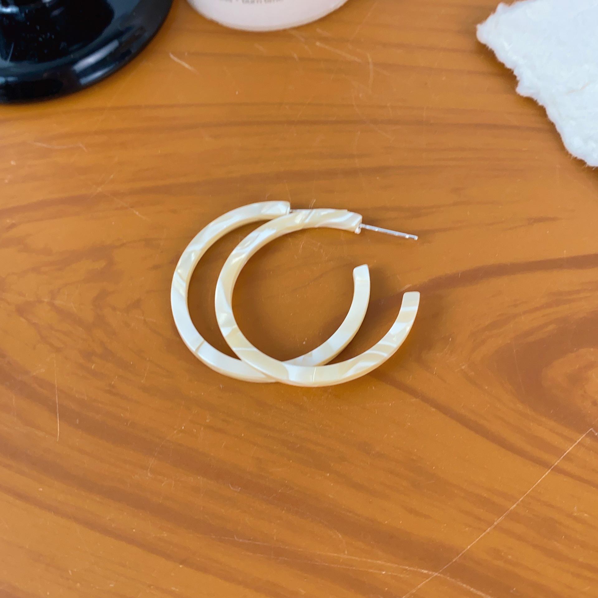 

Серьги из янтаря в ретро-стиле Гонконг с леопардовым принтом для женщин — нишевый дизайн, простая осенне-зимняя мода