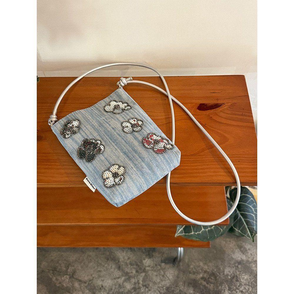 Decorative Mobile Phone Bag - Trendy, Versatile, Small Shoulder-slung Bag for Women, Suitable for Casual Commutes.