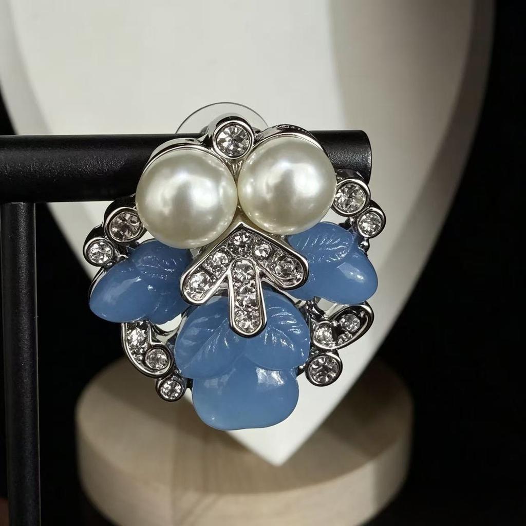 Orecchini a lobo vintage eleganti color azzurro con mughetti, resina, diamanti flash, spille da bavero, gioielli freddi premium bianchi