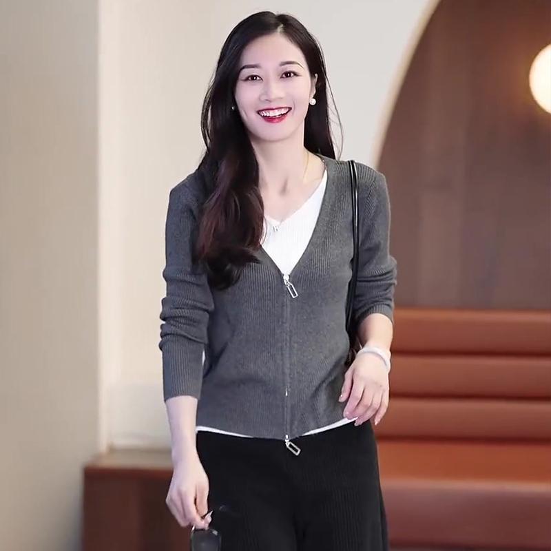 

Women s Plus Size V-Neck Knit Cardigan with Inner Layer - Early Spring 2025 S (for 85-95 kg) темно-сірий