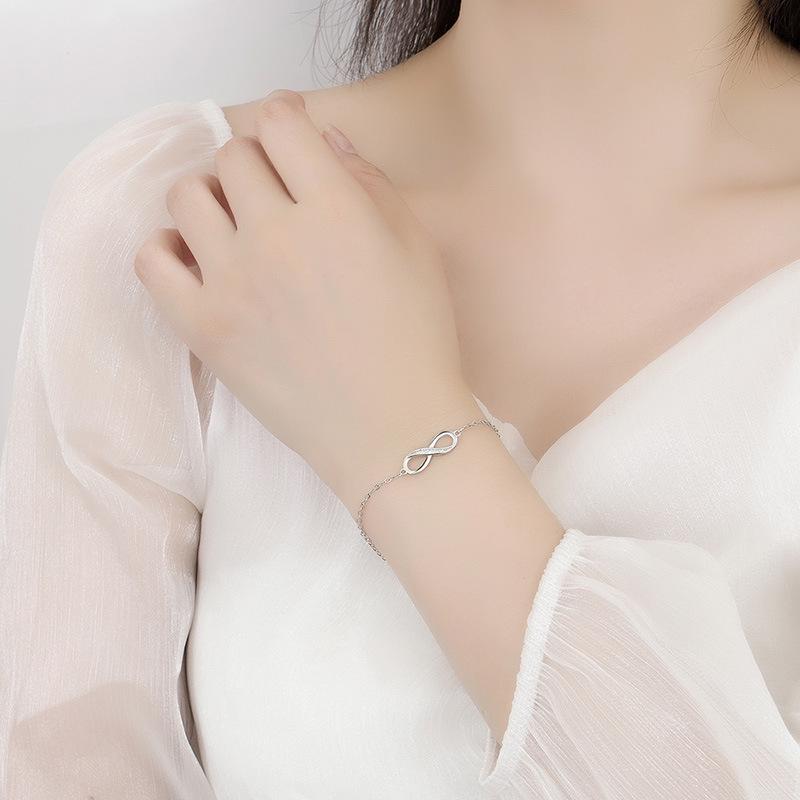 

Mobius 8-Shaped Women s Zirconia Bracelet - Niche Design Fashion Jewelry