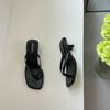 Ladies' Open Toed Square Toe Low Heeled Shoes with A New Style, Simple and Minimalist Style, with Small Toe and Flip Flops
