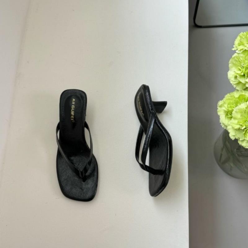 Ladies' Open Toed Square Toe Low Heeled Shoes with A New Style, Simple and Minimalist Style, with Small Toe and Flip Flops