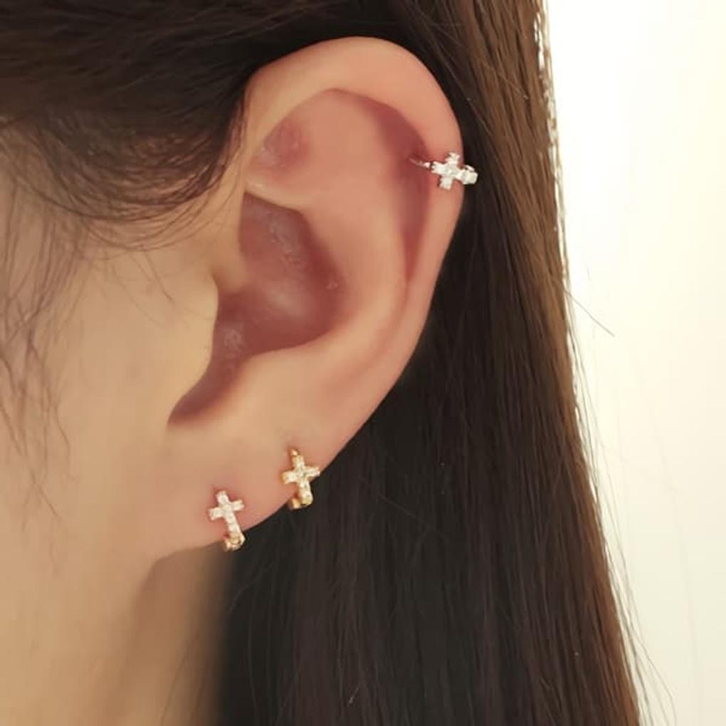 Women's One-Touch Cubic Cross Piercing Inner Conch Earrings