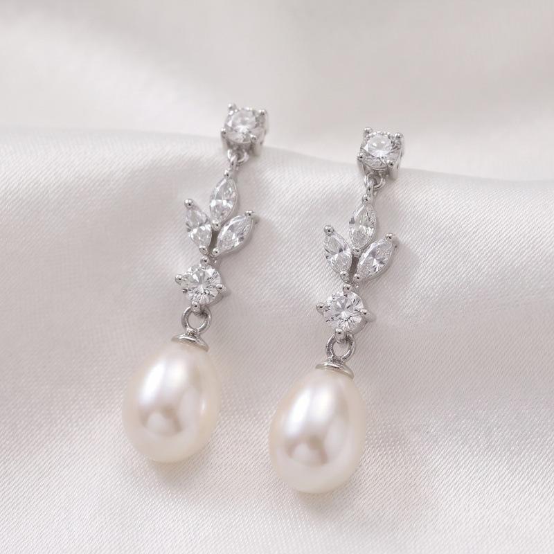 European and American Pearl Zircon Earrings Women's Flower Light Luxury Temperament Elegant Imitation Pearl Ear Jewelry