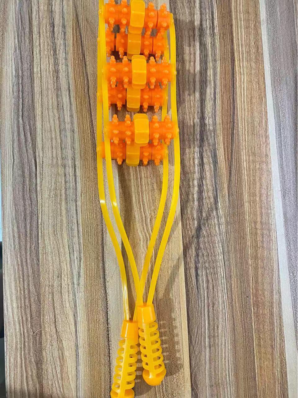 

Ручной роликовый массажер для плеч и шейных позвонков