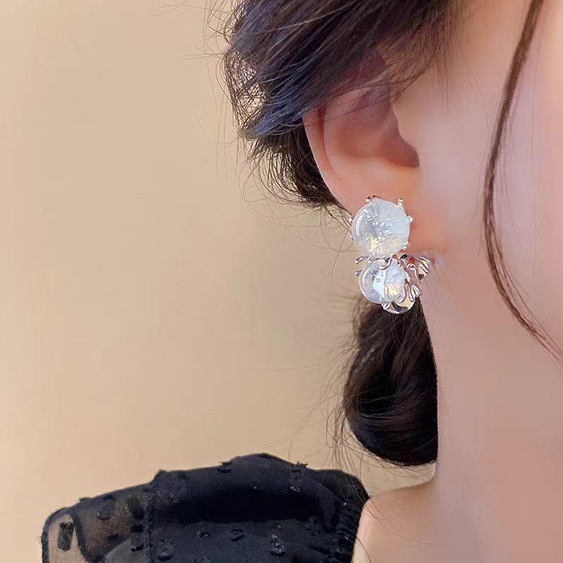 Light Luxury High-end Feeling Ice Transparent Beaded Design Feeling Earrings Niche Stud Earrings Women's Simple Temperament Cold Wind Versatile 