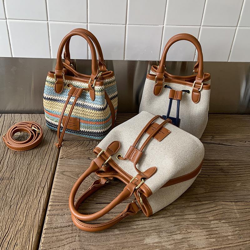 2026 Borsa a Secchiello Intrecciata Arcobaleno Creativa da Donna Carina Ultima Borsa a Tracolla Patchwork Stile Coreano Borse da Lavoro a Spalla