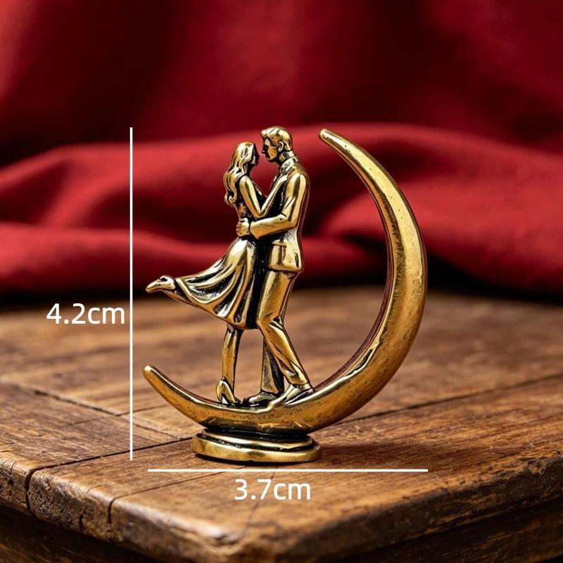 Brass Couple Hugging Statue Modern Art Figurine Handcrafted Polished Lover Ornament For Bedroom Living Room Home Decor