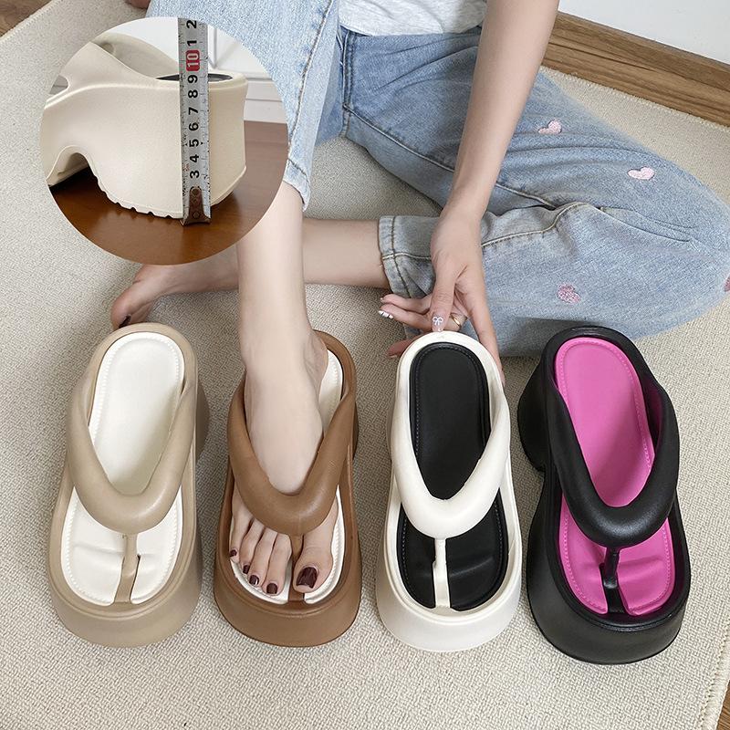EVA thick-bottomed high-heeled flip-flops for women's summer wear fashion, small people increase their height beach pinch feet cool slippers