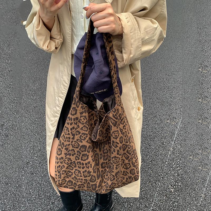 Yogodlns Large Capacity Retro Leopard Print Canvas Tote Bag Women's Commuter Single Wide Strap Underarm Handbag for Winter