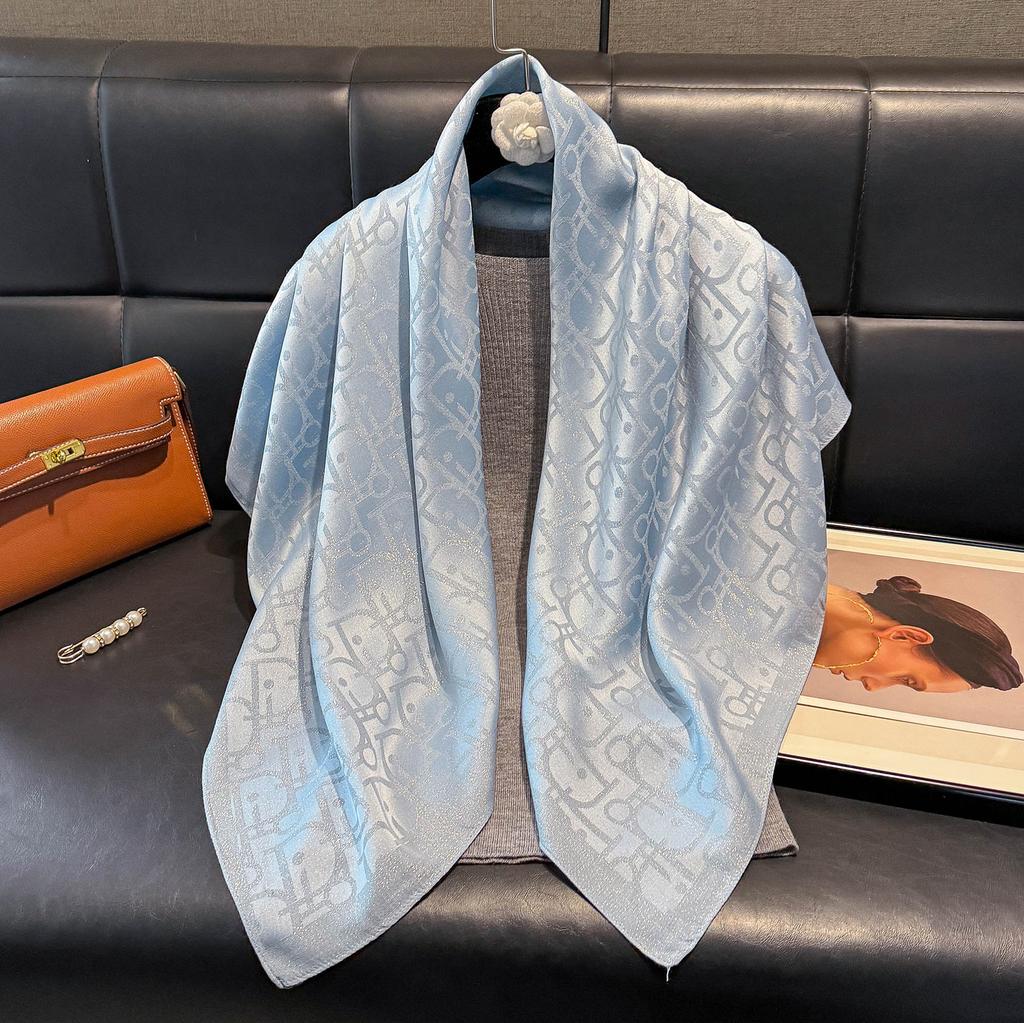 Módní a elegantní špičkový čtvercový šátek z umělého hedvábí Hedvábný šátek Písmeno D Tencel Bavlna Zlatý hedvábný šátek Šátek na hlavu Ženy