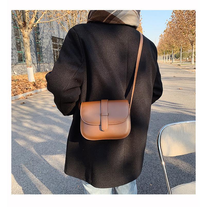 IELGY Texture Trendy Fashion Retro Messenger Bag All-Match Simple Saddle Bag