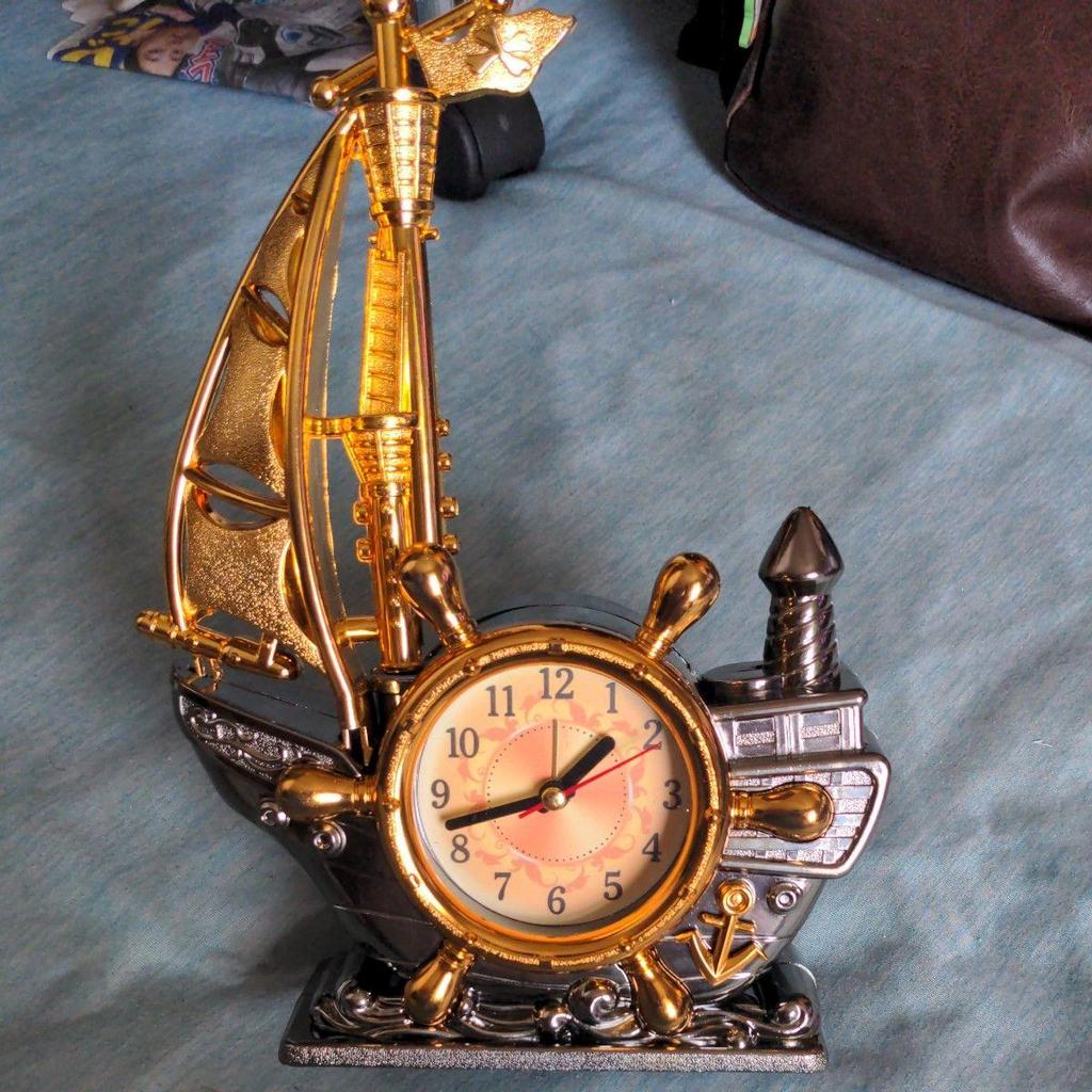 Used table clock