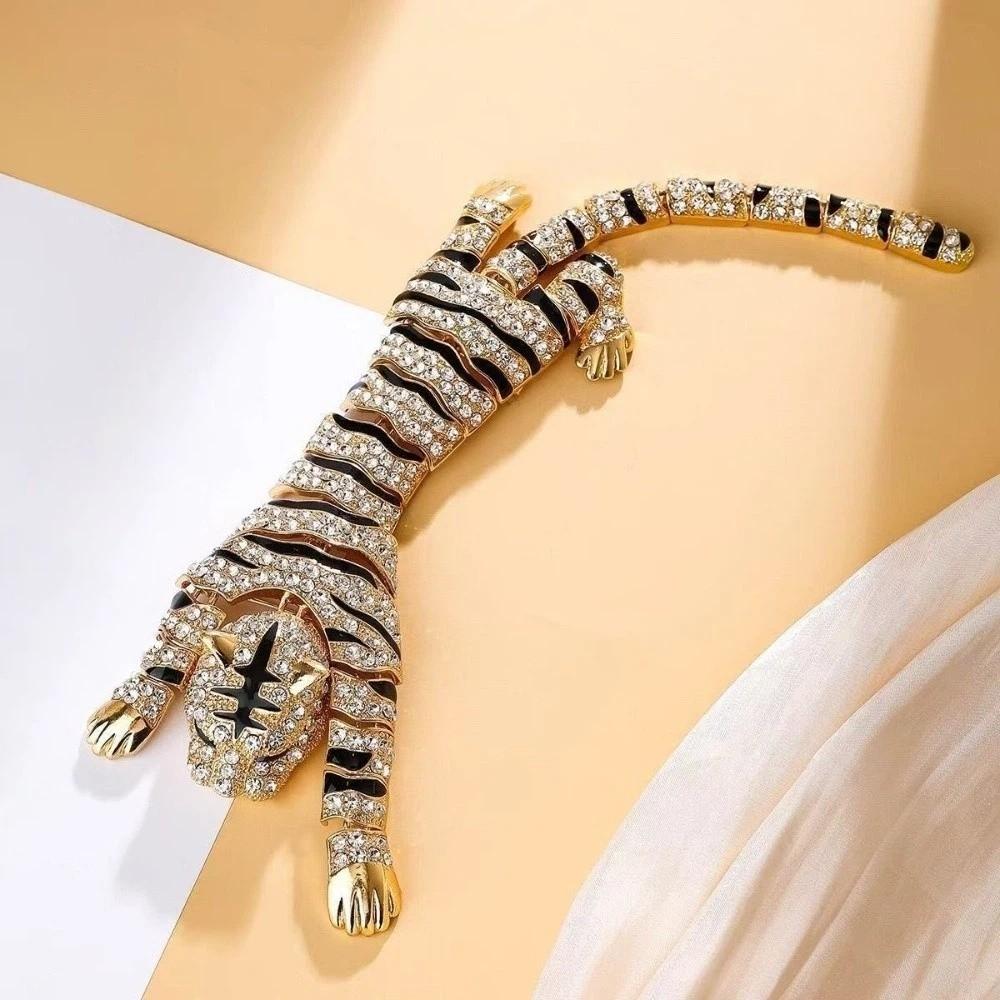 Leichter Luxus Schulterdekor Brosche Elegante Schulterblitz Große Tigerbrosche Anzug Zubehör