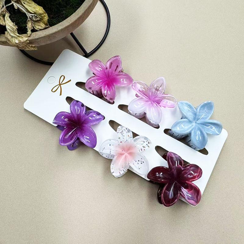 European & American 4CM Frangipani Claw Clip Hairpin - Fashionable Vacation Floral Accessory.