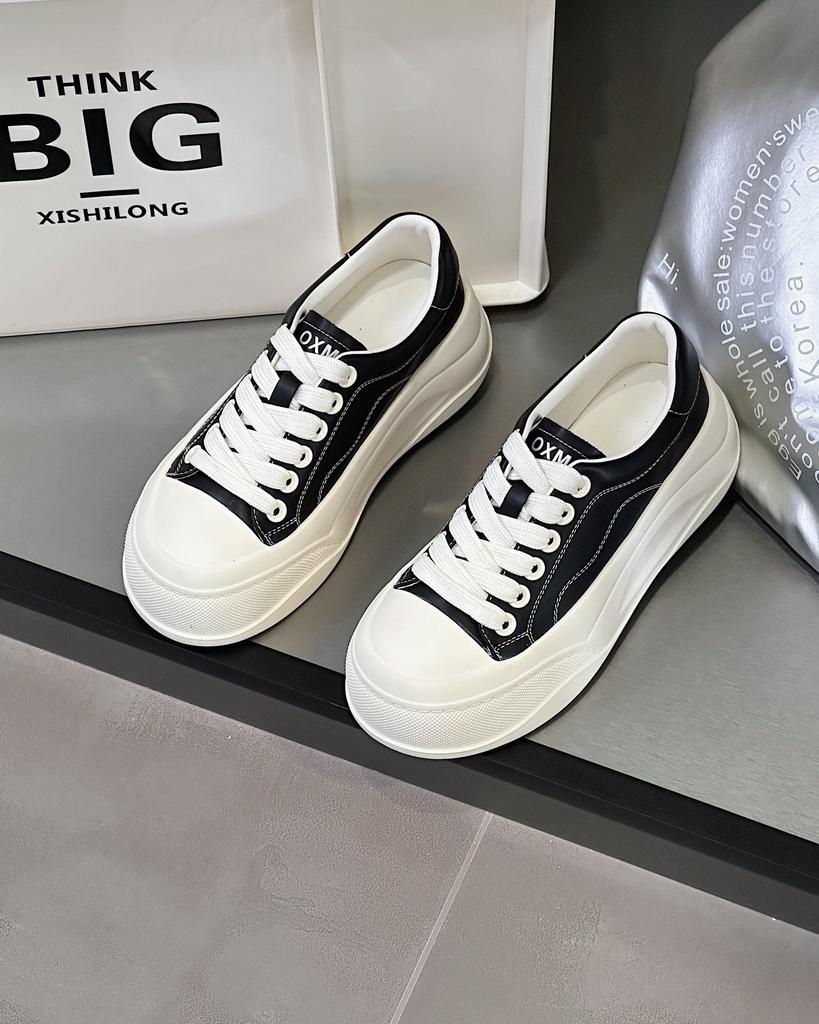 Lederplateau weiße Schuhe Damen 2025 neu vielseitig Füße klein lässige Sportschuhe leicht Muffin-Schuhe Board-Schuhe Tide